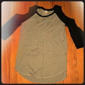 Off the shoulder tee.